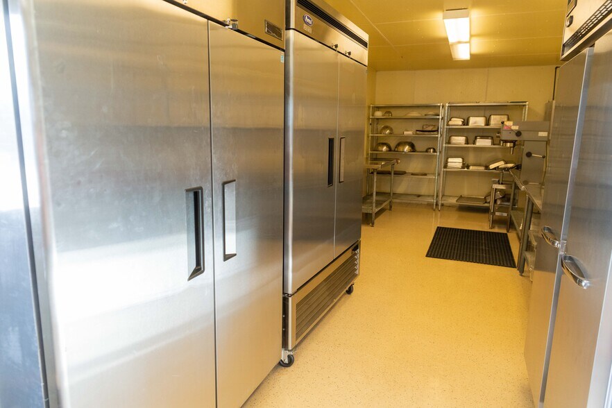 More Photos Of 1111 Washington St, Pella Hospitality For Sale