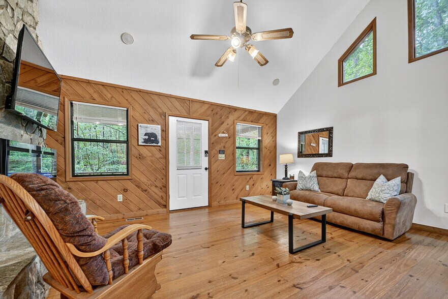 More Photos Of 77 Alpine Way, Blairsville Hotel For Sale