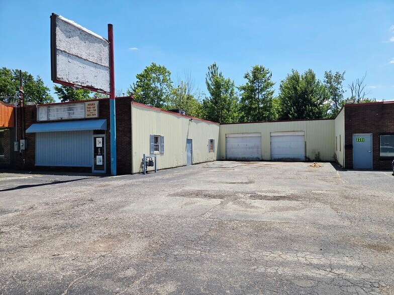 More Photos Of 2227-2229 W 21st St, Lorain Restaurant For Sale