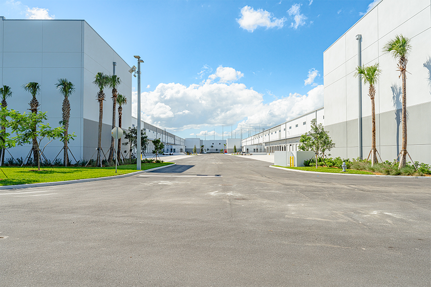 More Photos Of 311 Racetrack Loop, Pompano Beach Unknown For Lease