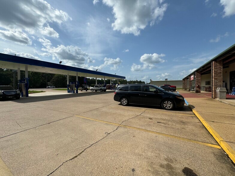More Photos Of 9421 S Hwy 165, Woodworth Service Station For Sale
