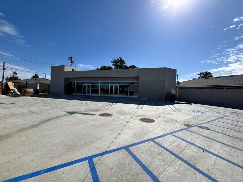 More Photos Of 887 N Glassell St, Orange Freestanding For Lease