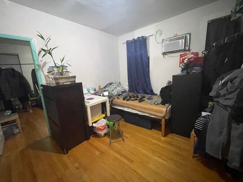 More Photos Of 3152 137th St, Flushing Storefront Retail Residential For Sale