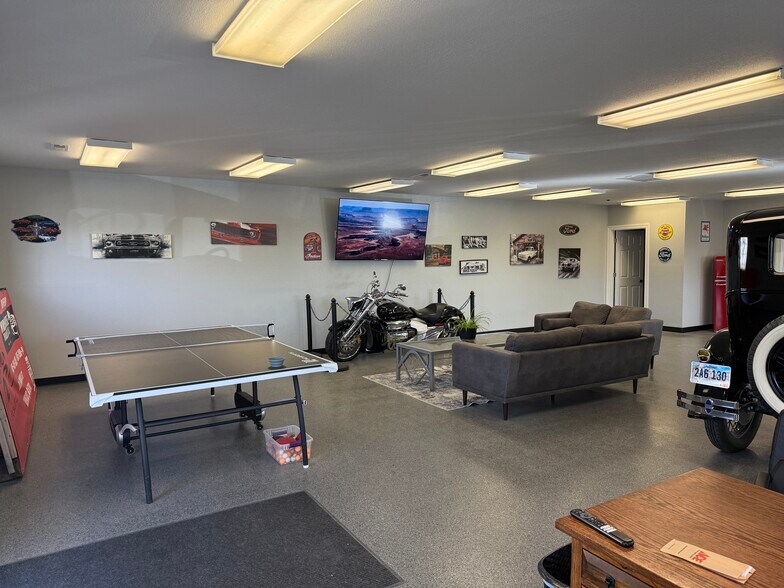 More Photos Of 1585 Valley Dr, Rapid City General Retail For Sale