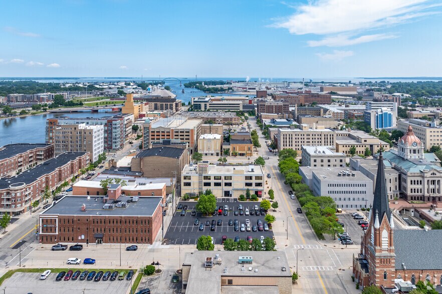 More Photos Of 118 S Adams St, Green Bay Office For Lease