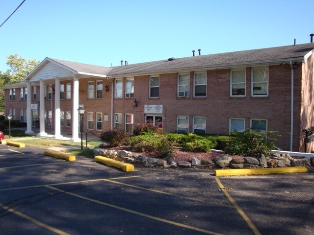 Primary Photo Of 5925 N Main St, Dayton Medical For Lease