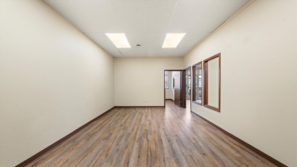 More Photos Of 8318 Gage Blvd, Kennewick Storefront Retail Office For Lease