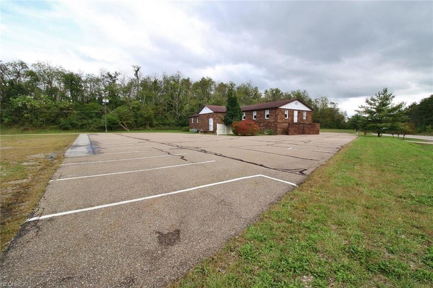 More Photos Of 172 S Friendship Dr, New Concord Medical For Sale