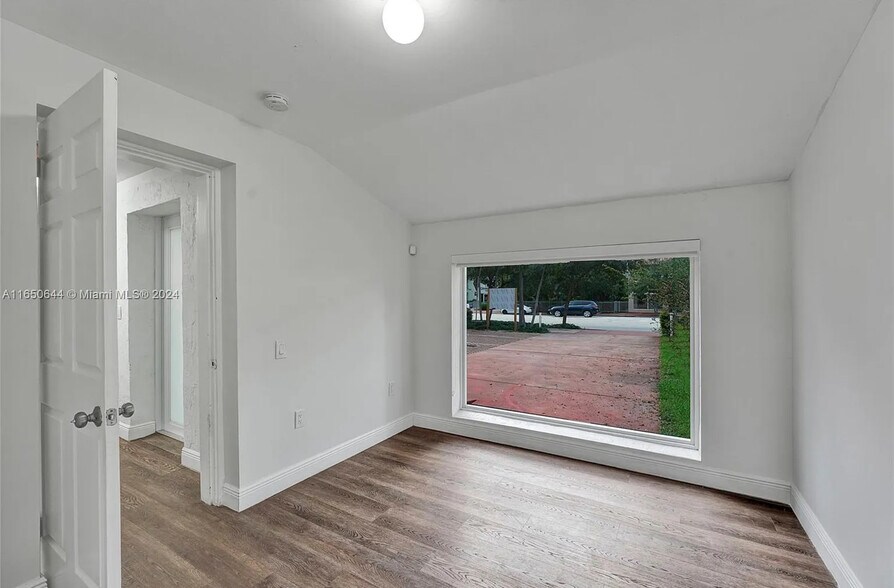 More Photos Of 1225 Alton Rd, Miami Beach Office For Lease