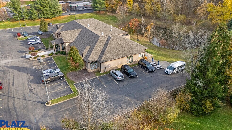 More Photos Of 8094 E Market St, Warren Medical For Lease
