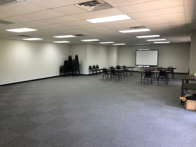 More Photos Of 508 Holly Hill Ln, Burlington Office Residential For Lease