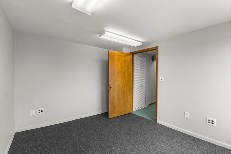 More Photos Of 6336 Fox Ave, Allen Park Office For Sale