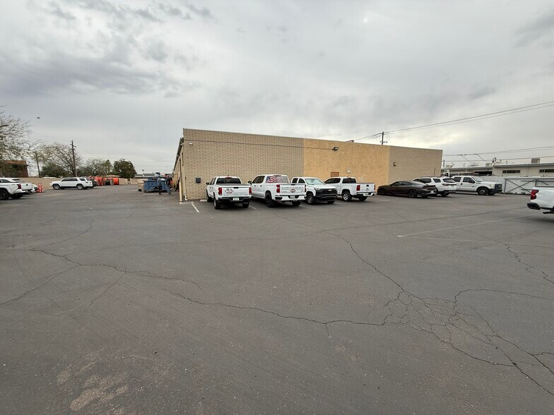 More Photos Of 2710 W Cheery Lynn Rd, Phoenix Manufacturing For Sale