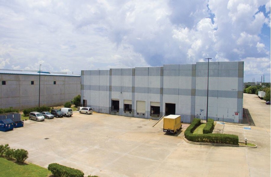 More Photos Of 12010 Dairy Ashford, Sugar Land Distribution For Lease