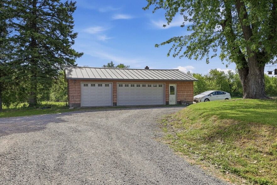 More Photos Of 9523 River Rd, Amherst Warehouse For Sale