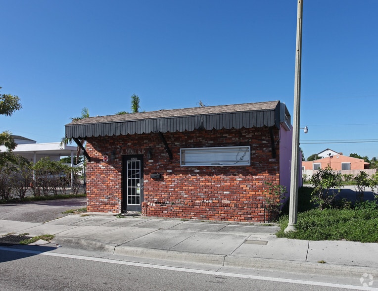 Primary Photo Of 2211 N Dixie Hwy, Lake Worth Freestanding For Lease