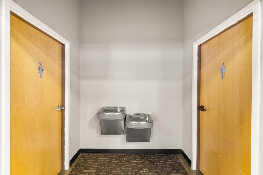 More Photos Of 304-350 NE Agness Ave, Grants Pass Unknown For Lease