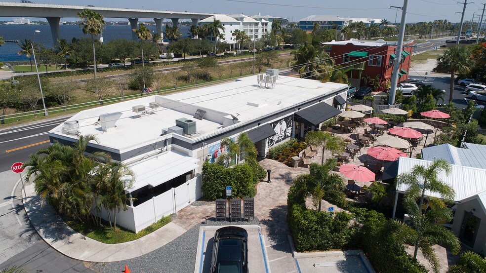 More Photos Of 514 NW Dixie Hwy, Stuart Restaurant For Sale