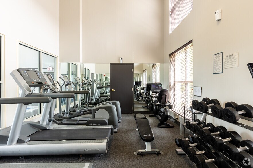 More Photos Of 1251 E American Ln, Schaumburg Hotel For Sale