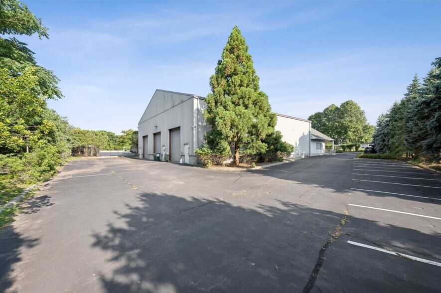 More Photos Of 1625 County 39 Rd, Southampton Flex For Sale