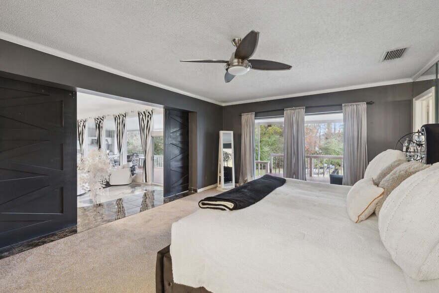 More Photos Of 8463 Beach Blvd, Jacksonville Freestanding For Lease