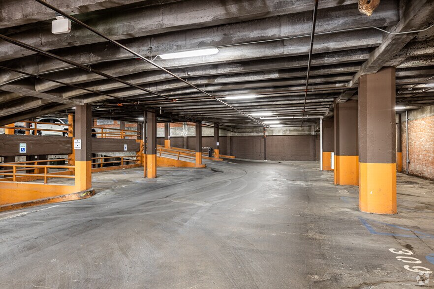 More Photos Of 939 McGee St, Kansas City Storefront Retail Office For Lease
