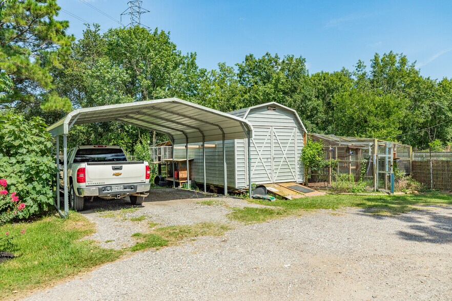 More Photos Of 2230 Nancy St, Alvin Specialty For Sale