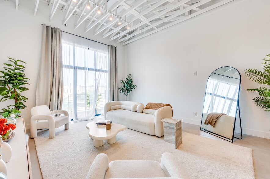 More Photos Of 4759 Algiers St, Dallas Loft Creative Space For Lease