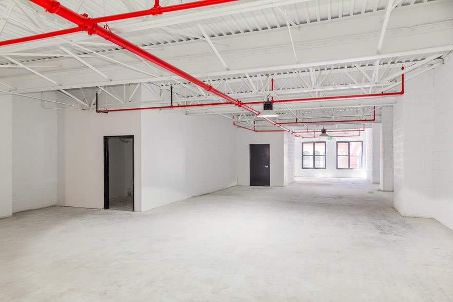 More Photos Of 404 E Baltimore St, Baltimore Storefront Retail Office For Lease