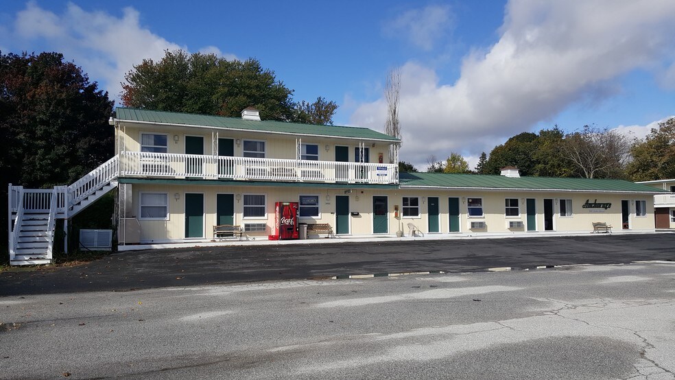 More Photos Of 164 Lake St, Rouses Point Hotel For Sale