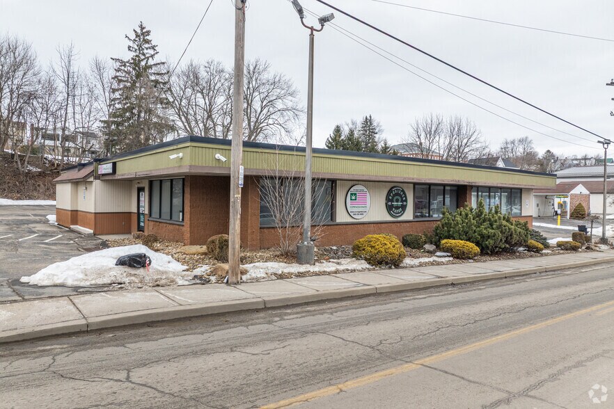 More Photos Of 875 W Chestnut St, Washington Restaurant For Sale