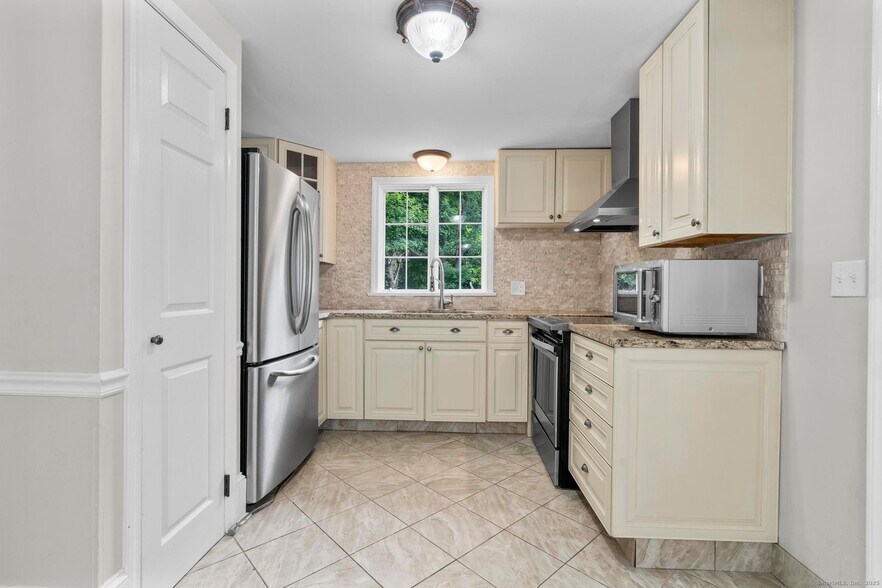 More Photos Of 286 Marlborough St, Portland Storefront Retail Residential For Sale