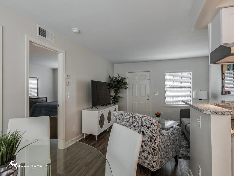 More Photos Of 406 W 9th St, Charlotte Apartments For Sale