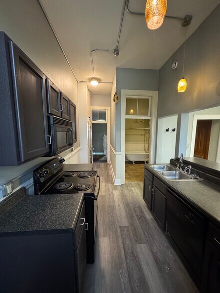 More Photos Of 327 N Riverfront Dr, Mankato Storefront Retail Residential For Sale