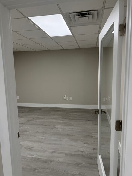 More Photos Of 4028 N 29th Ave, Hollywood Industrial For Lease