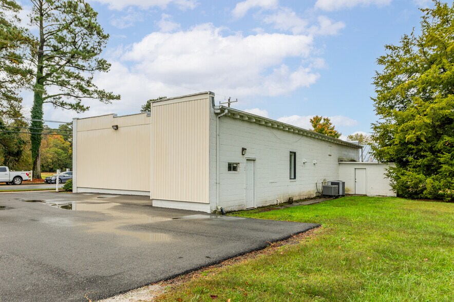 More Photos Of 16945 General Puller Hwy, Deltaville Office For Sale