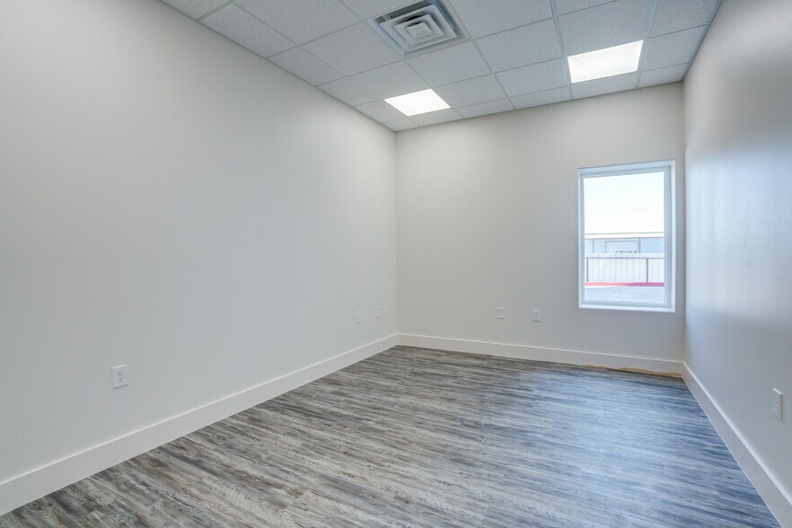 More Photos Of 3814 County Road 1350, Lubbock Distribution For Sale