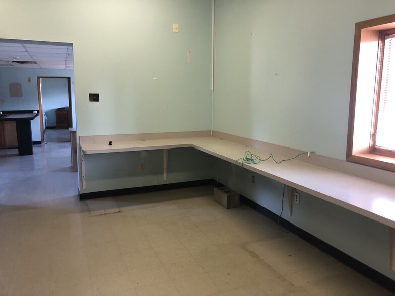 More Photos Of 7947 Southeastern Ave, Indianapolis Loft Creative Space For Sale