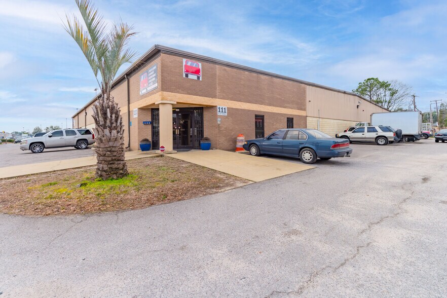 More Photos Of 111 N 12th St, West Columbia General Retail For Sale