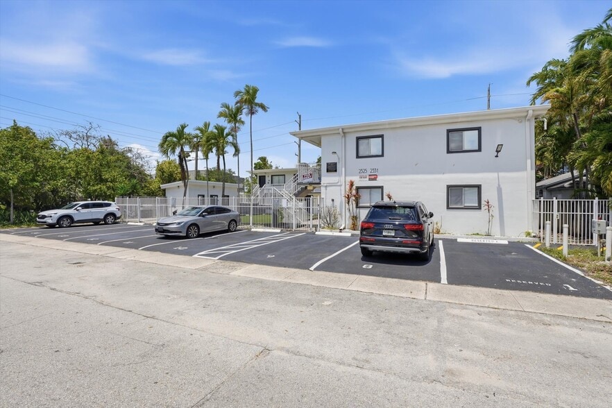 More Photos Of 2325-2331 Arthur St, Hollywood Apartments For Sale