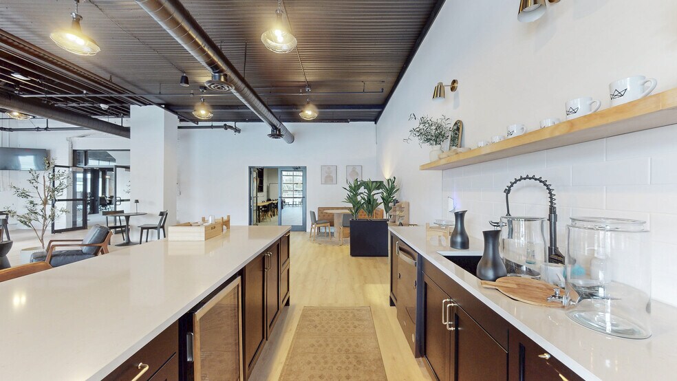 More Photos Of 2111 Center St, Cleveland Freestanding For Lease