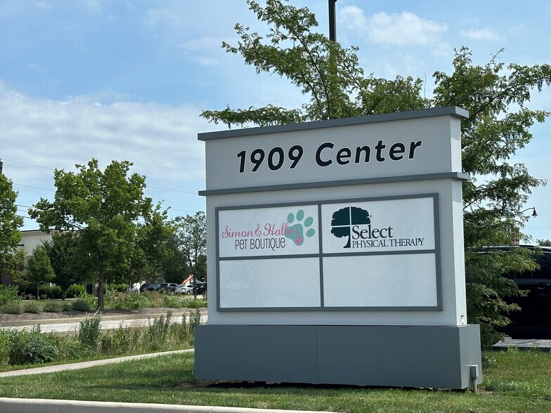 More Photos Of 1909 Veterans Memorial Parkway S, Lafayette Storefront Retail Office For Lease