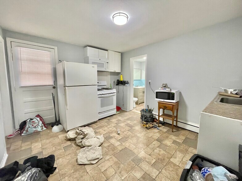 More Photos Of 143 Glen St, Glen Cove Storefront For Sale