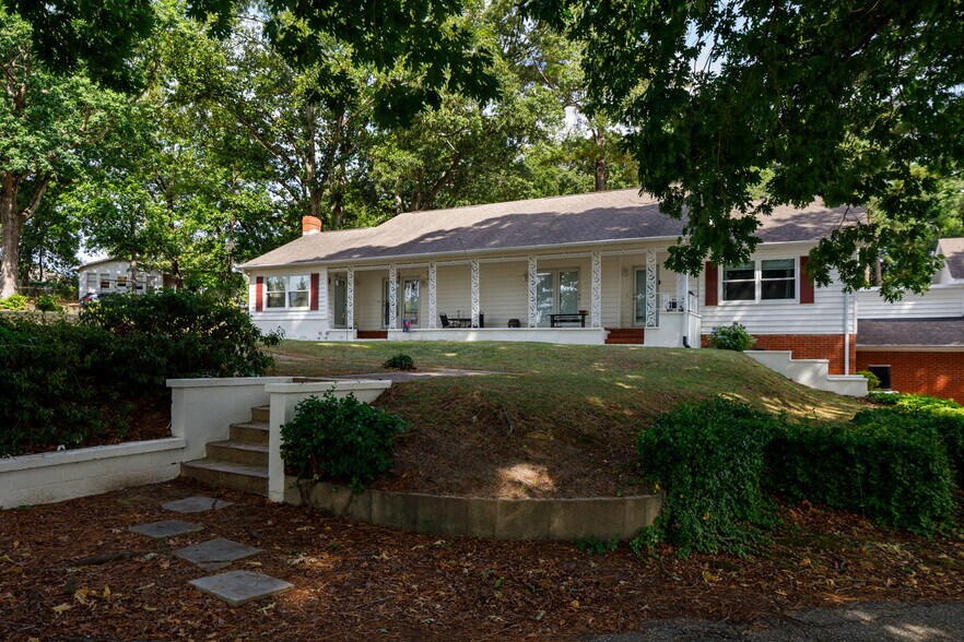 More Photos Of 100-102 Twin Acres Dr, Fayetteville Apartments For Sale