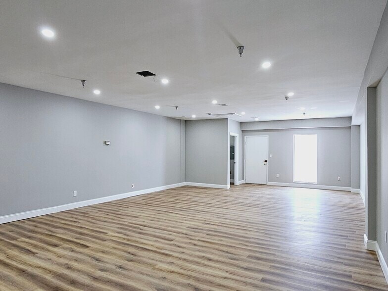 More Photos Of 10176 Baltimore National Pike, Ellicott City Office For Lease