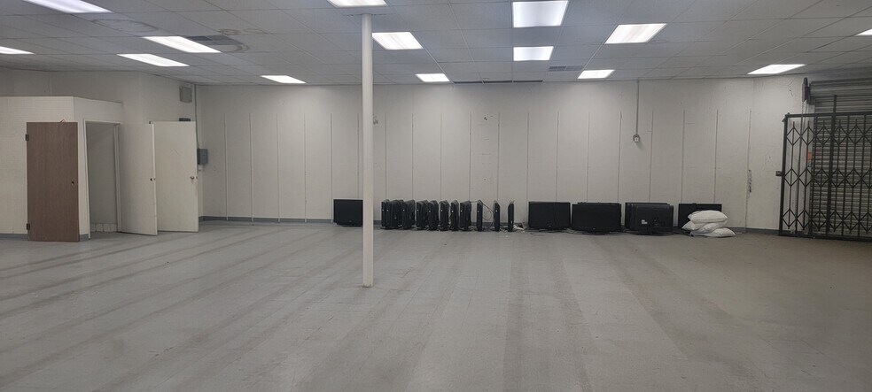 More Photos Of 611-675 N Broadway, Escondido Unknown For Lease