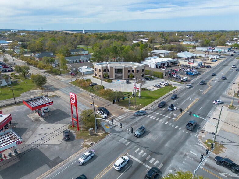 More Photos Of 1519 Jackson Ave, Pascagoula Bank For Sale