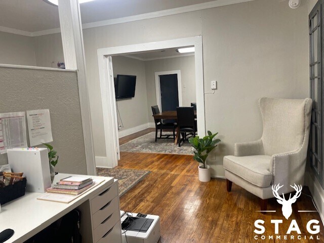 More Photos Of 903 N Elm St, Denton Office For Lease