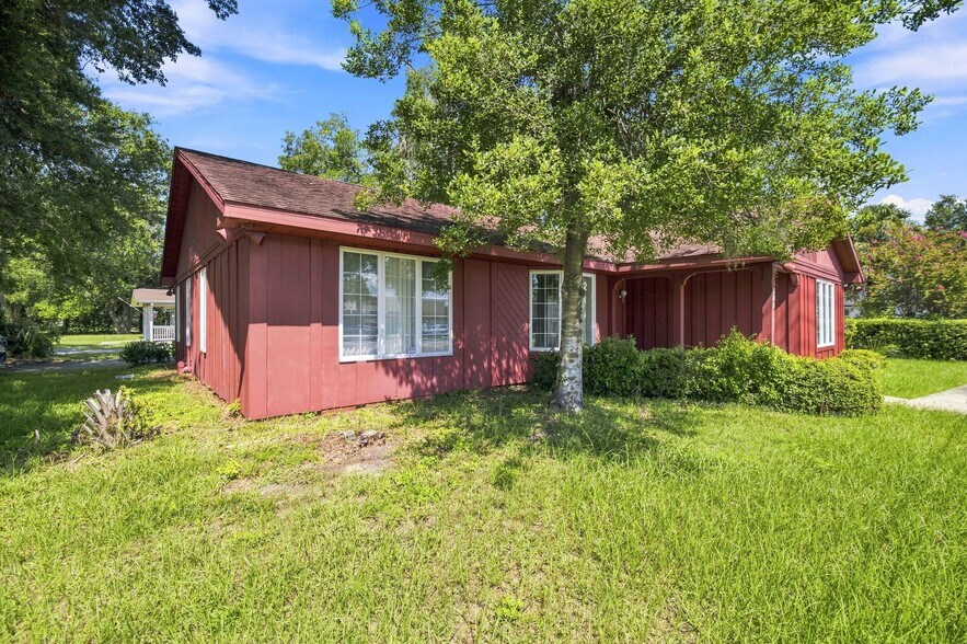 More Photos Of 1112 NE 36th Ave, Ocala Office For Sale