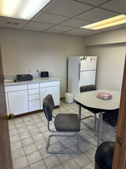 More Photos Of 38029 3rd St, Willoughby Office For Lease